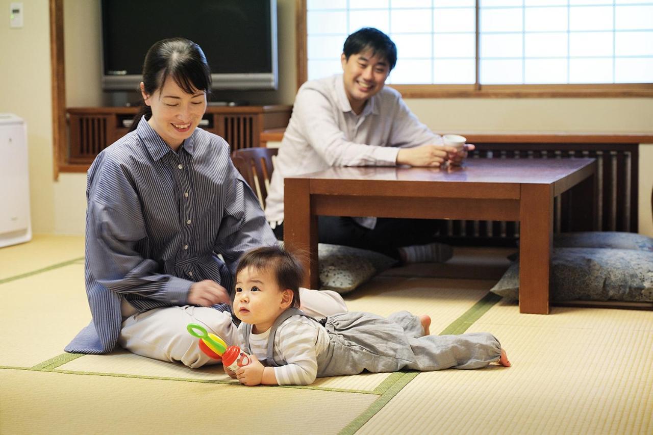 Hotel Okura Tokyo Bay Urayasu Zewnętrze zdjęcie A Japanese family