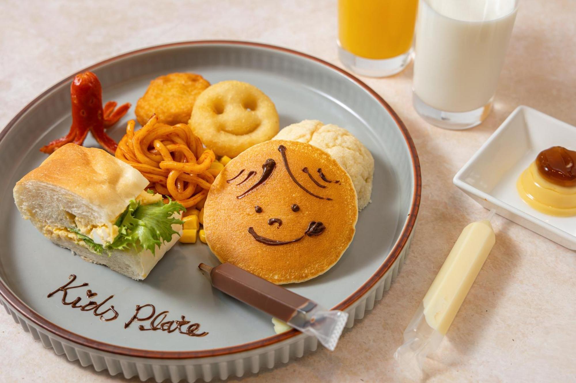 Hotel Okura Tokyo Bay Urayasu Zewnętrze zdjęcie A meal at the Cat Cafe