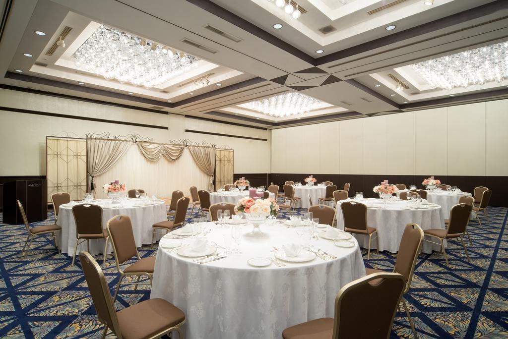 Hotel Okura Tokyo Bay Urayasu Zewnętrze zdjęcie A typical Japanese wedding reception