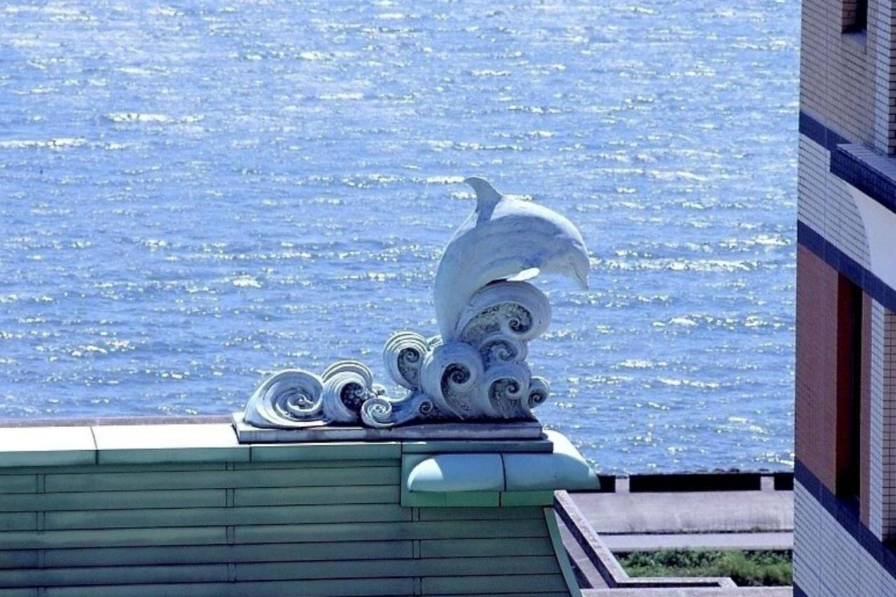 Hotel Okura Tokyo Bay Urayasu Zewnętrze zdjęcie Octopus and Dolphin sculpture